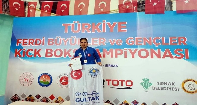Milli boksör Gülizar Kara, altın madalyanın sahibi oldu