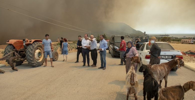 Yangın mağduru vatandaşlara Büyükşehir’den sıcak yemek