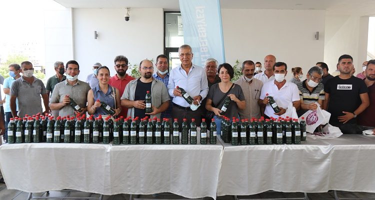 Mezitli Belediyesinden çiftçilere Mikrobiyal Gübre desteği