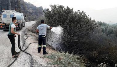 Akdeniz Belediyesi, Yangın Bölgesine Arazözler Ve Personel Gönderdi