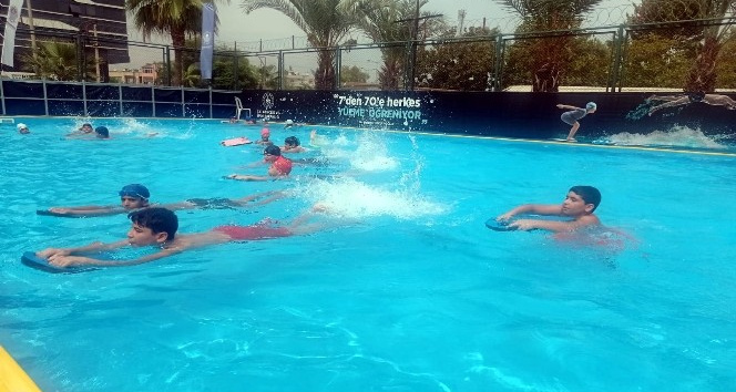 Akdeniz’de çocuklar için havuz