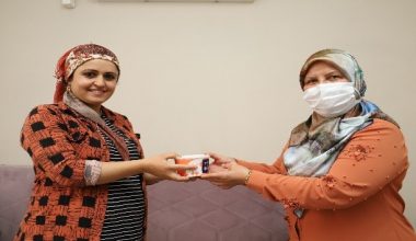 Behiye Gültak’tan Hamile Kadına Aşure Sürprizi