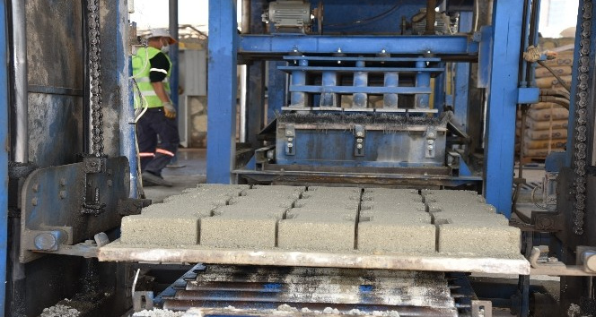 TOROSLAR ÜRETİYOR, YOLLAR YENİLENİYOR