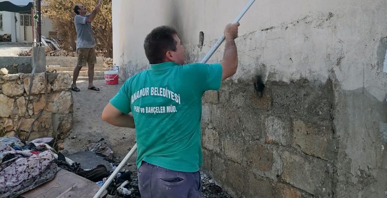 Anamur Belediyesi, Aydıncık’ta tamirat çalışmaları yapıyor