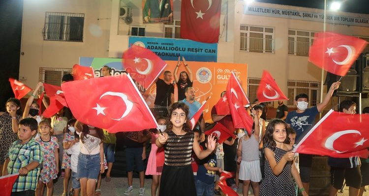 AKDENİZ’DE 30 AĞUSTOS ZAFER BAYRAMI KONSERLERLE KUTLANDI