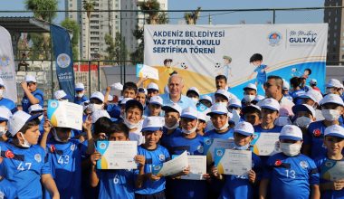 Akdeniz Belediyesi Yaz Futbol Okulu Sertifika Töreni Gerçekleşti