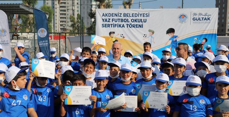 Akdeniz Belediyesi Yaz Futbol Okulu Sertifika Töreni Gerçekleşti