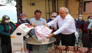 Erdemli Belediyesi, hamur yoğurma makinesi hediye ediyor