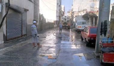 Ekipler, su basan evlerde yağmur suyu tahliye çalışması yaptı