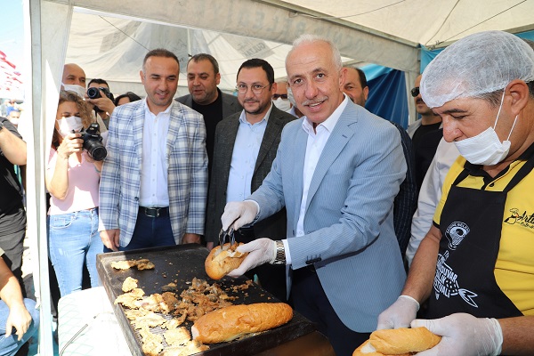 Karaduvar Balık Festivali’ne Binlerce İnsan Akın Etti