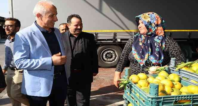 Başkan Gültak, hal esnafıyla buluştu
