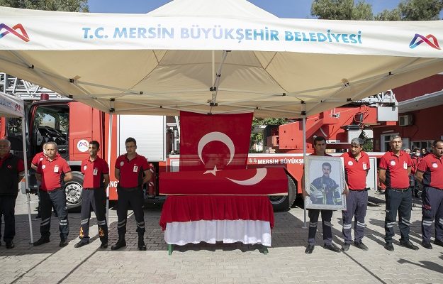Kurtarma çalışmasında hayatını kaybeden İtfaiye Eri, toprağa verildi