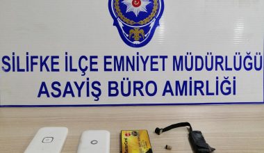 Ehliyet Sınavına Üzerindeki Düzenekle Girmeye Çalıştı