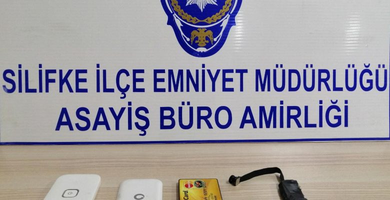 Ehliyet Sınavına Üzerindeki Düzenekle Girmeye Çalıştı