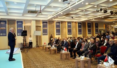 “Sadece çorba dağıtmakla olmaz, şehrin kaderini değiştirmeliyiz”