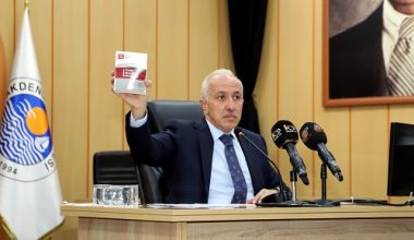 Başkan Gültak,”Büyükşehir Belediyesi, dere yataklarına ve lisanslı olmayan yerlere dolgu maddesi döküyor mu, dökmüyor mu?”