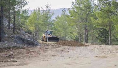 Aydıncık ve Gülnar’da grup yolları yapılıyor