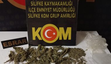 Uyuşturucu maddeyi atıp kaçmaya çalıştılar