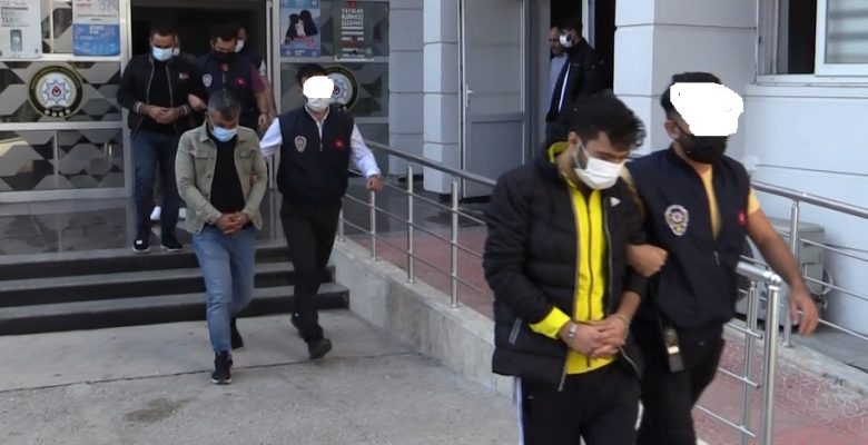 Kendilerini Polis-Savcı Olarak Tanıtanlar Yakalandı