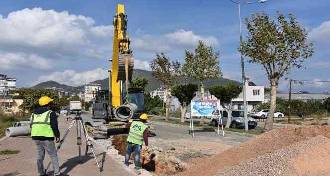 Anamur ilçesinde, kanalizasyon ve yağmursuyu hattı yapım işi sürüyor