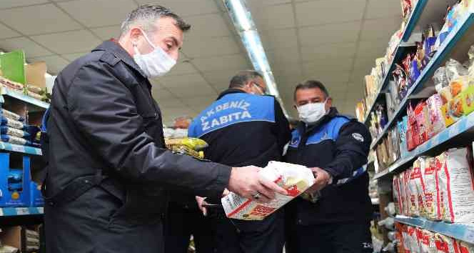 Akdeniz’de ekipler fiyat, etiket, gramaj denetimi yaptı