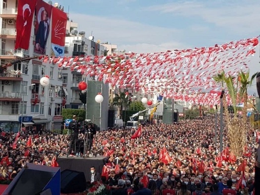 CHP, erken seçim çağrısı ile Mersin’de “Milletin Sesi” mitingi yaptı