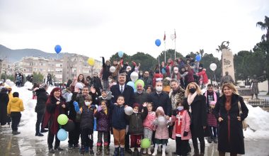Başkan Kılınç’tan Çocuklara Karne Hediyesi