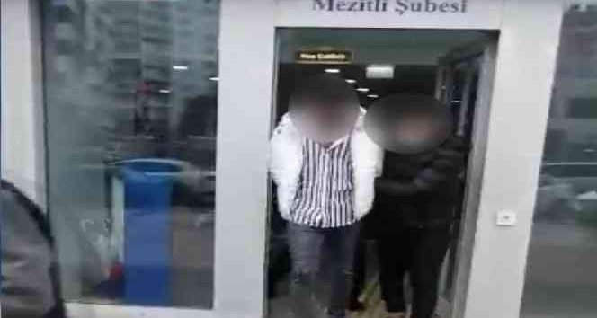 DOLANDIRICILAR BANKADA SUÇÜSTÜ YAKALANDI