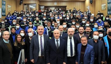 AKDENİZ BELEDİYESİ’NDE TOPLU İŞ SÖZLEŞMESİ SEVİNCİ