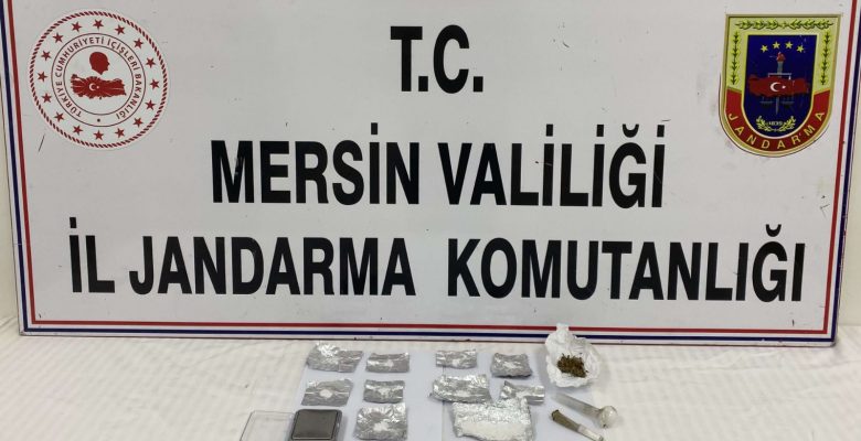UYUŞTURUCU SATICILARI JANDARMADAN KAÇAMADI
