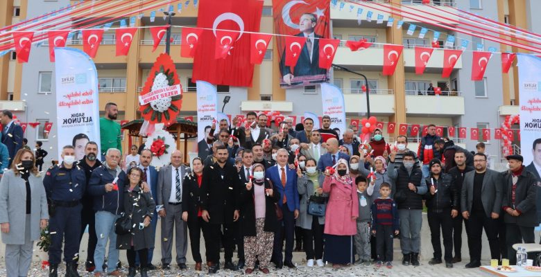 Silifke Belediyesi, sosyal konutları, teslim etti