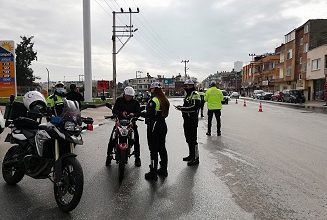 MERSİN EMNİYETİ GÜVENLİ SEYİR İÇİN ÇALIŞIYOR