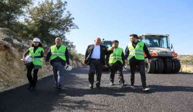 Erdemli Belediyesi, asfalt çalışmalarını kırsal bölgelerde yoğunlaştırdı