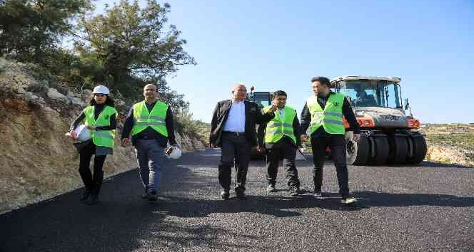 Erdemli Belediyesi, asfalt çalışmalarını kırsal bölgelerde yoğunlaştırdı