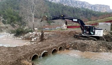 Akdeniz Belediyesi Fen İşleri Ekipleri Aralıksız Çalışıyor