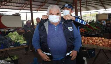 Erdemli Belediyesinden, pazarcılara özel yelek