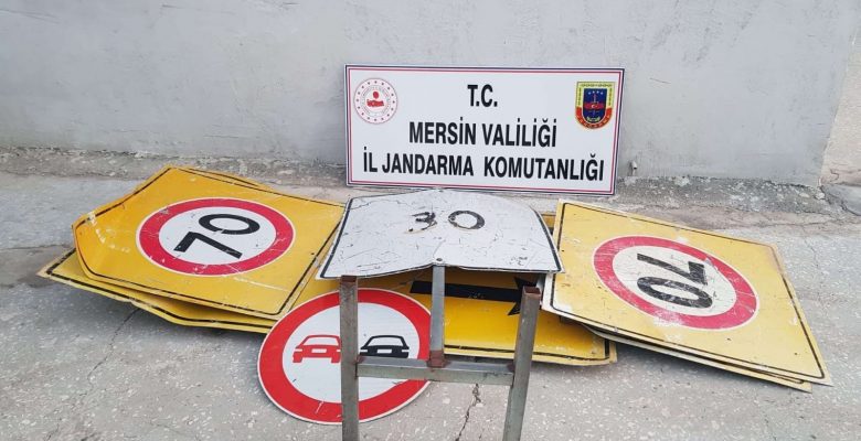 “JANDARMADAN TRAFİK UYARI İŞARET LEVHA HIRSIZINA SUÇÜSTÜ”