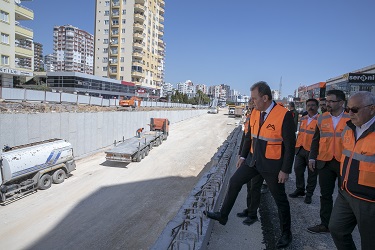 BAŞKAN SEÇER, GÖÇMEN’DEKİ KATLI KAVŞAK ÇALIŞMALARINI İNCELEDİ