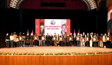 Şehit Aileleri ve Gazilere Devlet Övünç Madalyası ve Beratı Tevdi Edildi