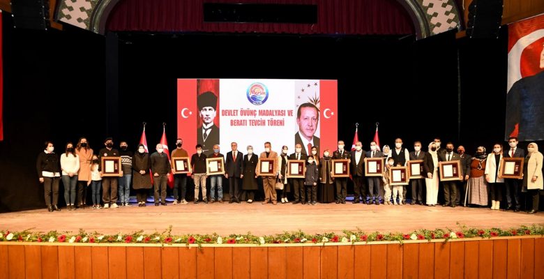 Şehit Aileleri ve Gazilere Devlet Övünç Madalyası ve Beratı Tevdi Edildi