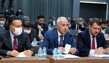 Başkan Gültak’ın, Çiftçilere Gübre Desteği  İçin Büyükşehir Meclisi’ne Sunduğu Önerge Gündeme Alınmadı