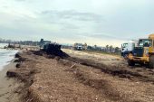 Mersin Millet Bahçesi Sahiline Vuran Atıklar Toplandı