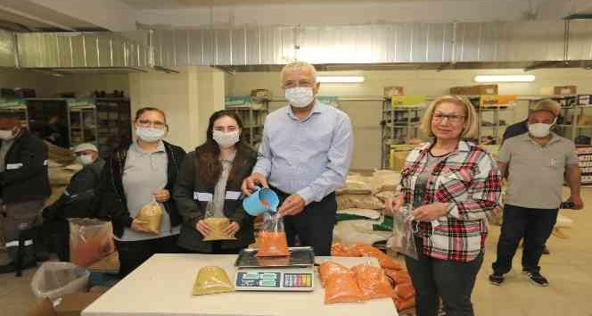 Mezitli Belediyesi, hayırseverlerle ihtiyaç sahibi vatandaşları buluşturuyor