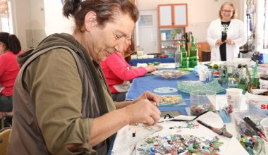 BU ATÖLYEDE ATIKLAR SANATA  DÖNÜŞÜYOR