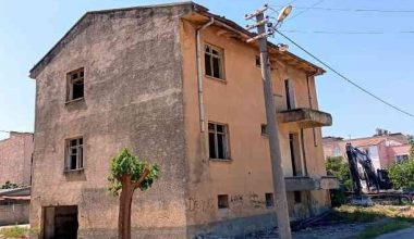 HAZİNE’YE AİT 2 KATLI BİNANIN YIKIMI YAPILDI