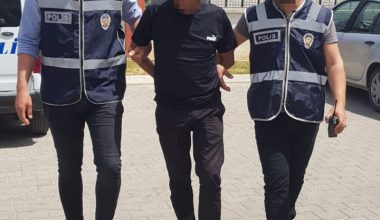 POLİS, HIRSIZI SUÇÜSTÜ YAKALADI