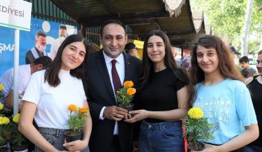 TOROSLAR BELEDİYESİNİN KADİFE ÇİÇEKLERİ, ANNELERE ULAŞTIRILDI