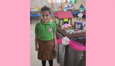 Miniklerden renkli sergi