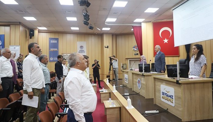 HDP’li Meclis Üyeleri İstiklal Marşı Okumak İstemedi!
