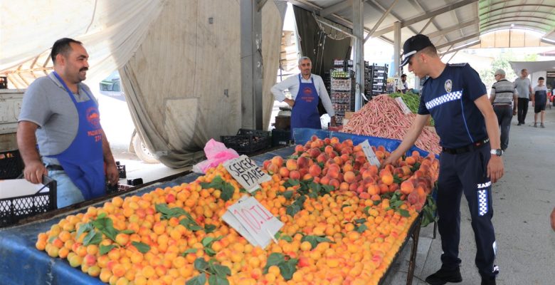 Toroslar Belediyesi Zabıta ekipleri, semt pazarlarını sıkı takibe aldı